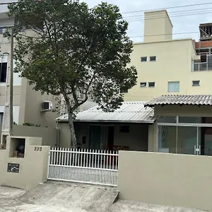 Casa Entre Dois Mares - Casa Bege Bombinhas